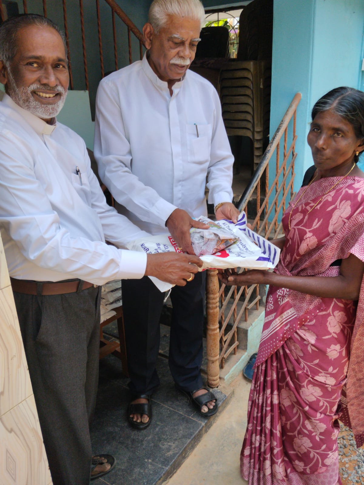 Community relief material distribution by Messiyah Mission Trust